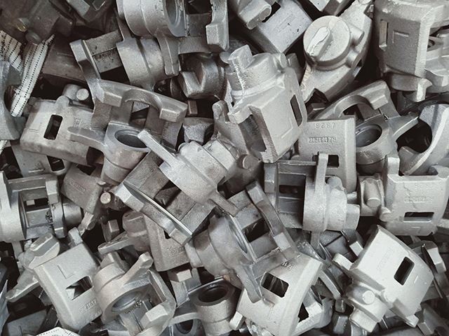 ¿Cuál es el contenido de carbono de las piezas fundidas de hierro dúctil?